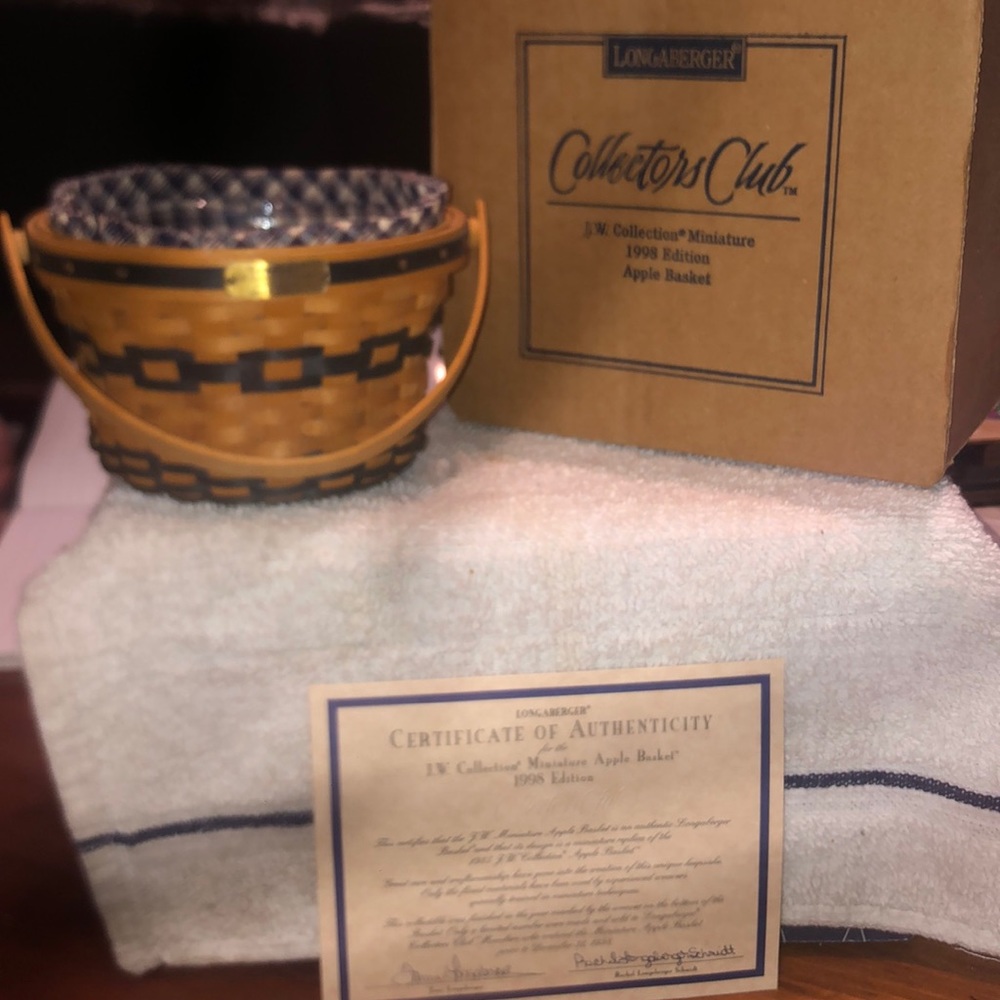 Longaberger Collectors Club 1998 mini Apple Basket